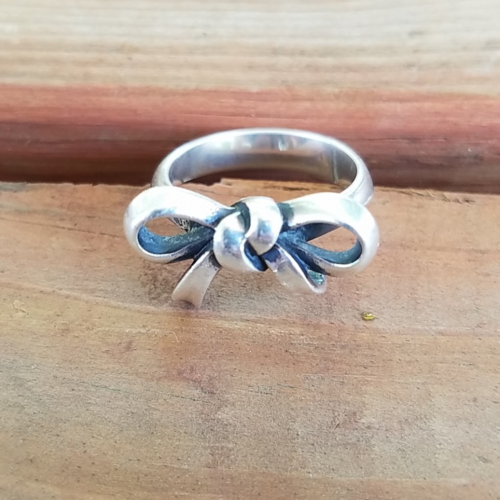 James Avery size 6 ribbon ring